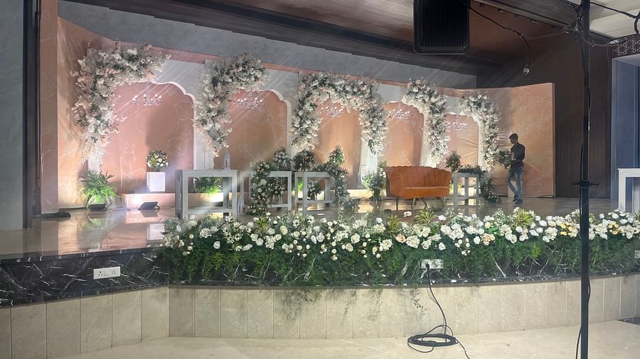 Luxurious banquet hall with crystal chandeliers and gold accents  | VRR Astoria Hotel and Conventional Centre