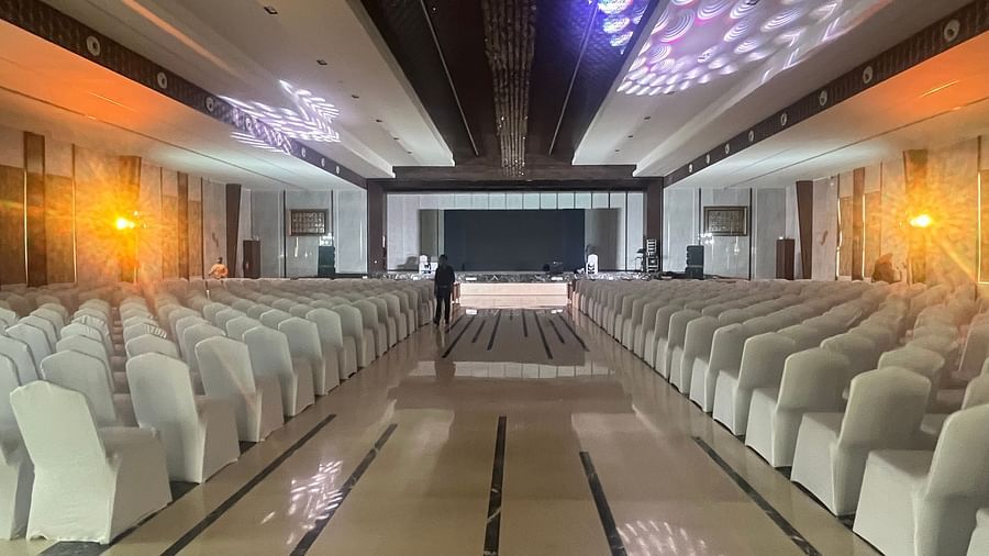 Spacious banquet hall with high ceilings and chandeliers  | VRR Astoria Hotel and Conventional Centre