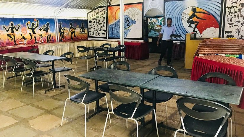 Hotel with restaurants in Ratnagiri