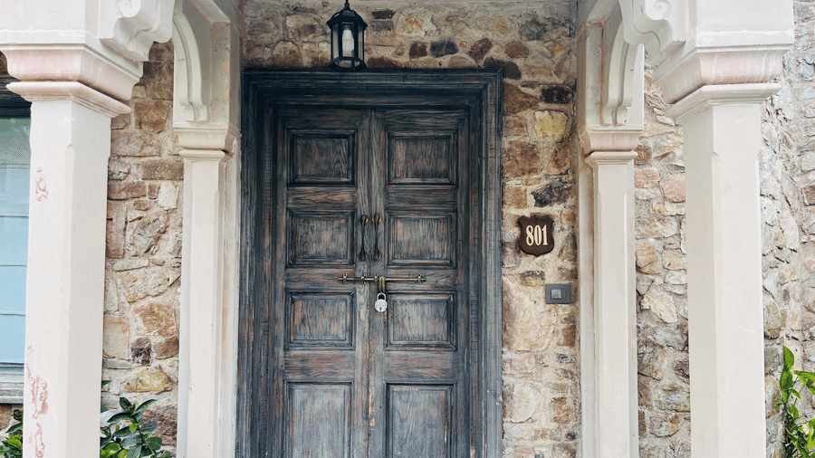 Premium Deluxe Room bedroom at Juna Mahal, Ranthambore with plush bedding, warm lighting, classic décor and spacious layout for a luxurious stay