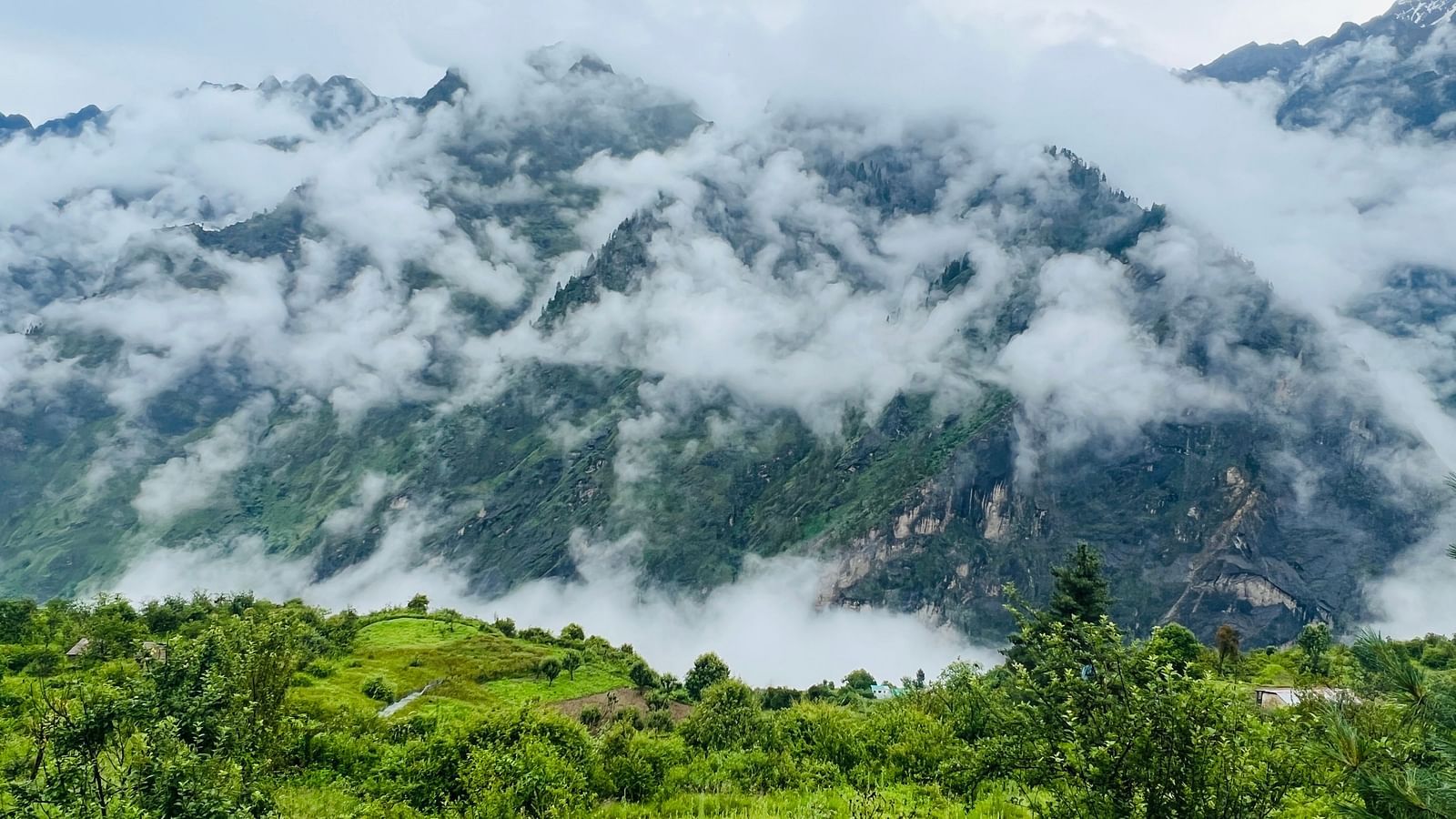 Image of fog covering the mountains | Faraway Cottages, Auli