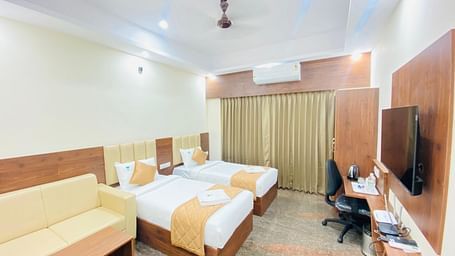 Spacious twin-sharing room with elegant finishes and modern amenities at Hotel Sahara Tree.