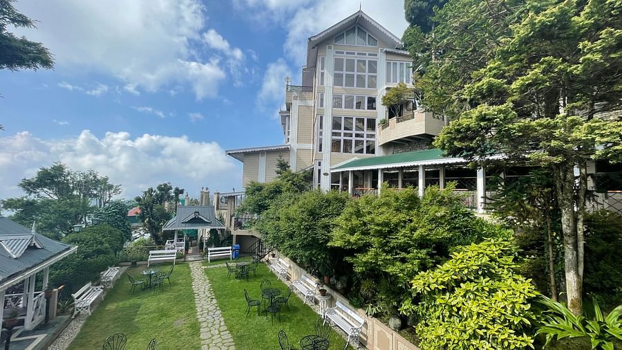 Lawn area with pathway and seating at Cedar Inn
