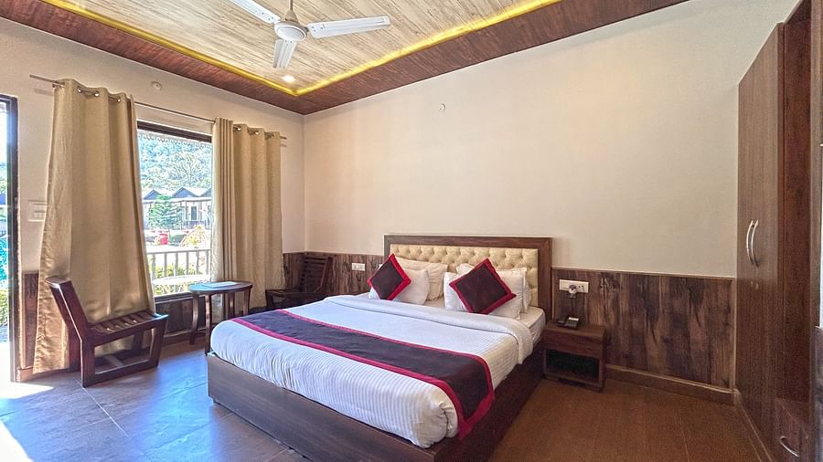 Luxury Cottage with a large bed at DLS MJ River Resort, Rishikesh.