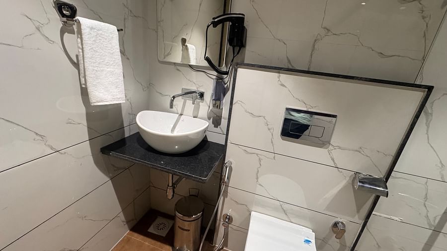 Bathroom-Deluxe1