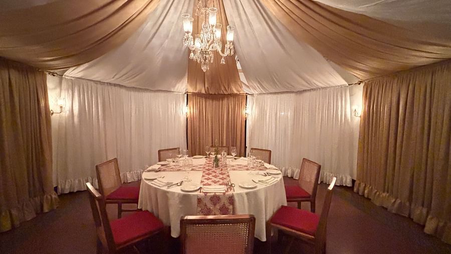 Jalsa hall at Saraca Hotel, Lucknow with a chandelier and a dining arrangement in the centre