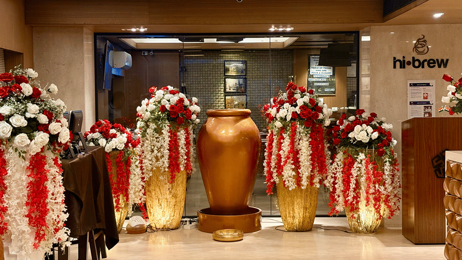 A beautiful lobby at the Senses Hotel with tall golden flower vases adorned with beautiful flowers.