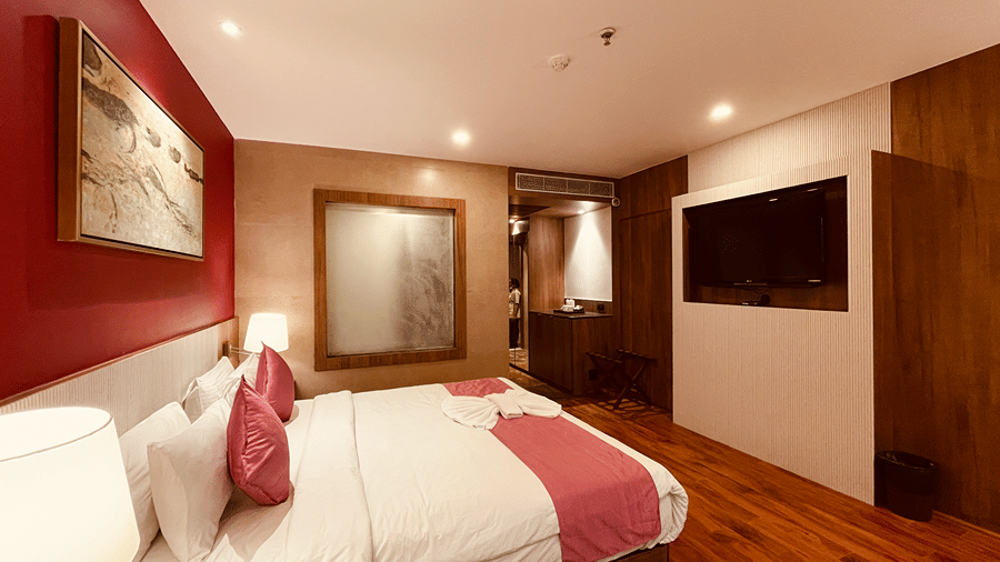 Corner view image of the Superior Room with a double bed featuring a huge translucent glass window - Senses Hotel