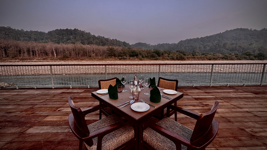 Riverside Deck Dining 2