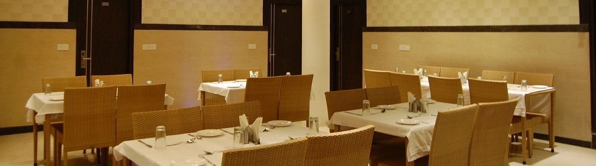 ChandigarhHotelDiamondPlaza Slider 5 Dining (1)