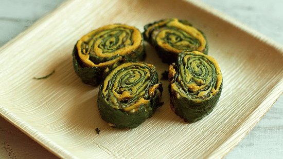 A wooden plate featuring 4 Pathrode arranged on it 
