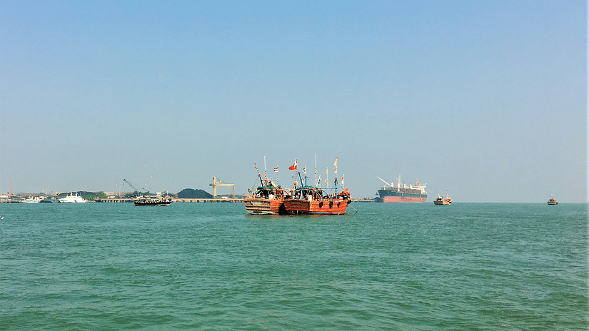 An overview of ships in the Arabian Sea near Beyt Dwarka