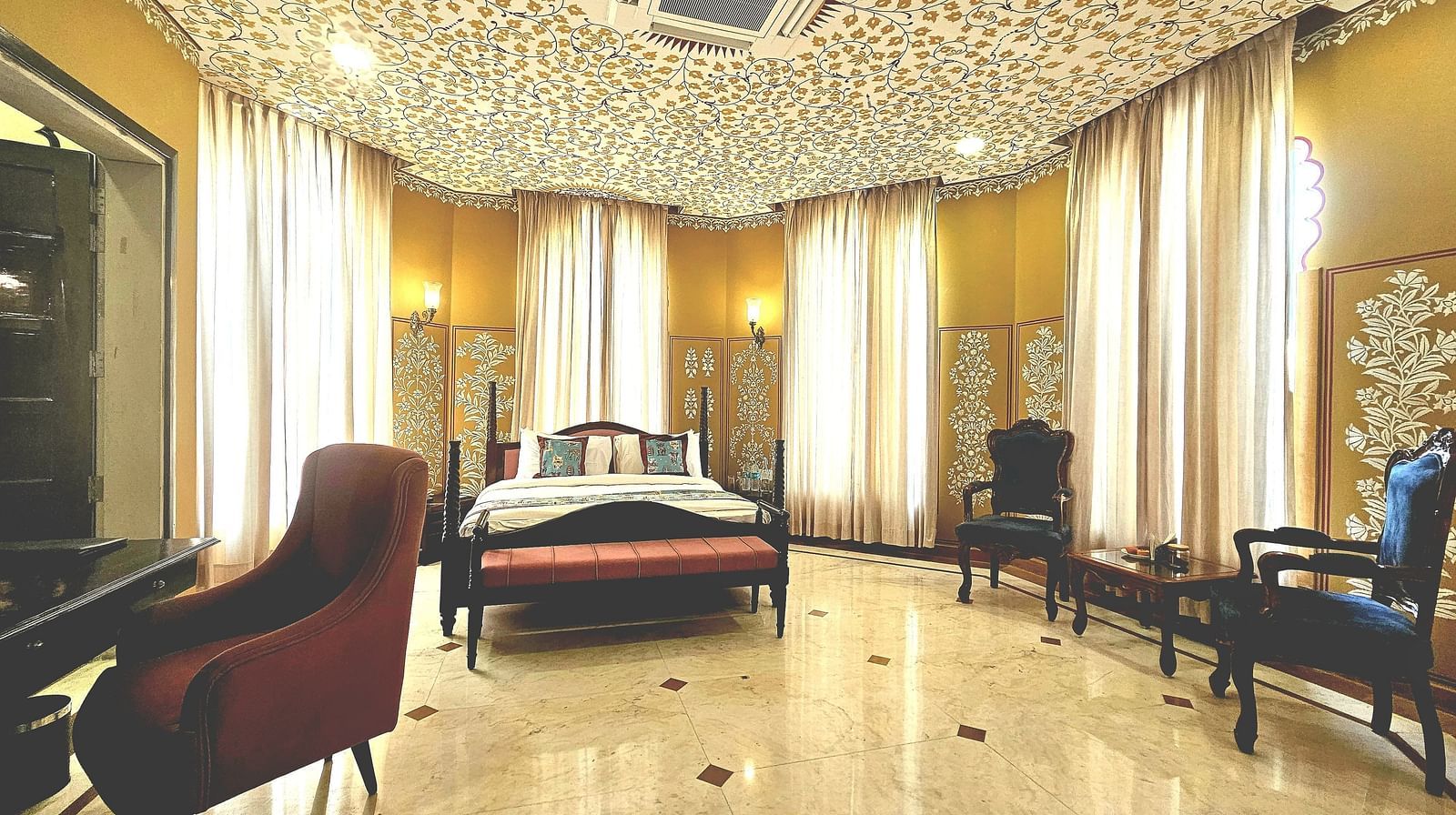 MEERA SUITE BEDROOM 1 (1)
