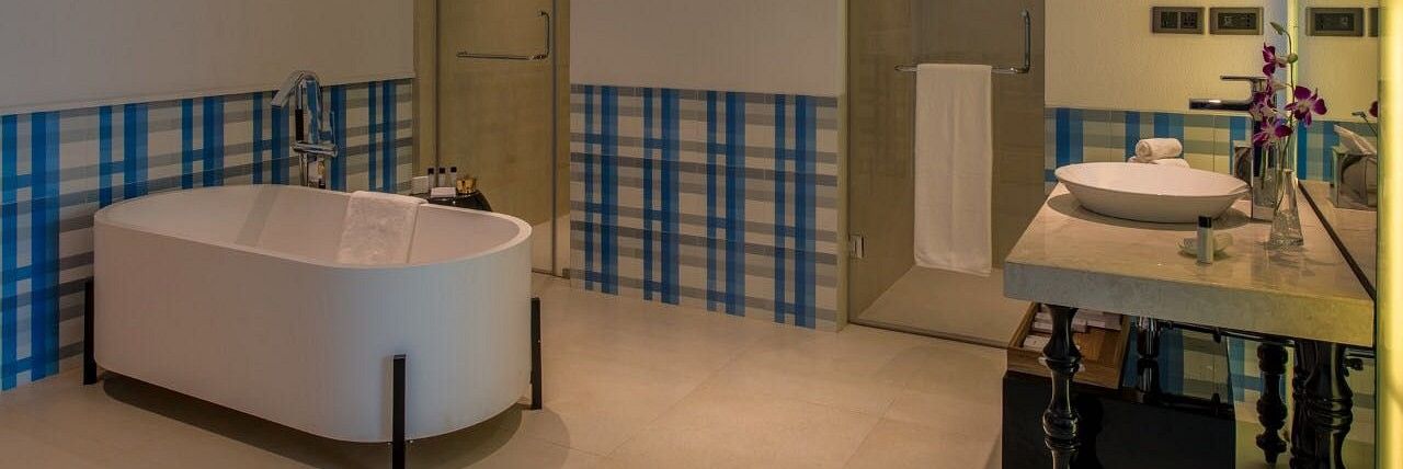 Bathroom of our hotel with bathtub in South Goa