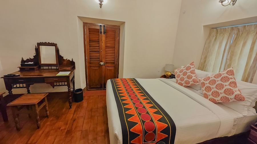 The interiors of Strand bedroom is equipped with a plush double bed and other amenities - Ibex Stays & Trails, Coonoor (Leewood)