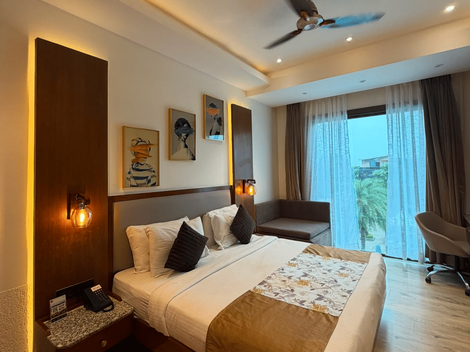 Deluxe Pool Room, Bed and desk with pool-facing window