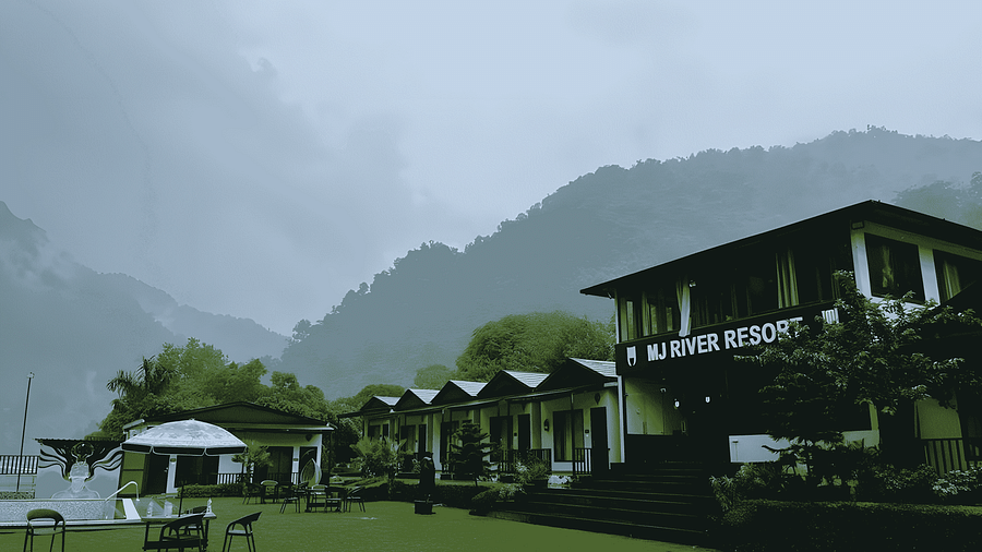 A side-view of DLS MJ River Resort, Rishikesh on a foggy day.
