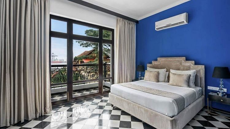 Bedroom at the old court house by abad, fort kochi