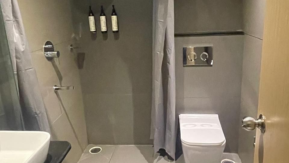 Modern bathroom with a walk-in shower and sleek fixtures at Hotel Kyzen HiTech City – Your Zenly Stay