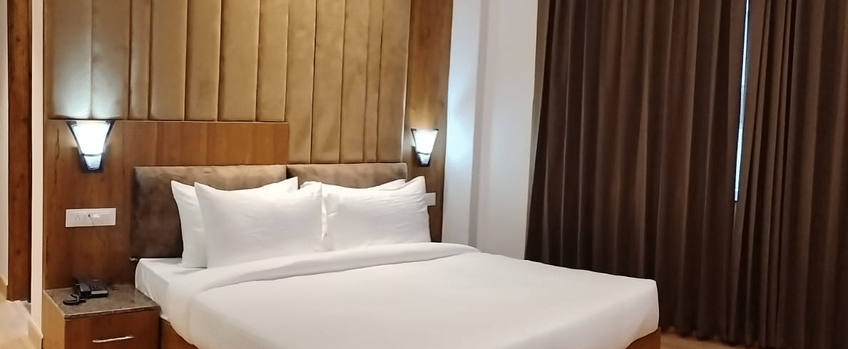 A large bed in Deluxe Non-view Room at DLS Ark Holiday Inn, Banikhet.