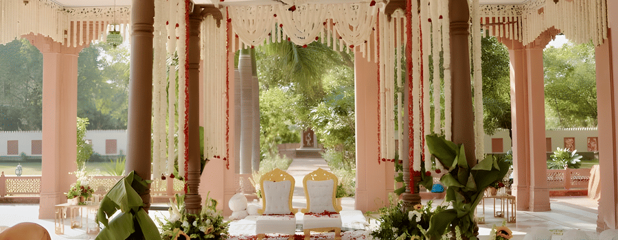 Floral mandap decor with pillars at Umaid Palace set for Charvi & Dhruv wedding ceremony.