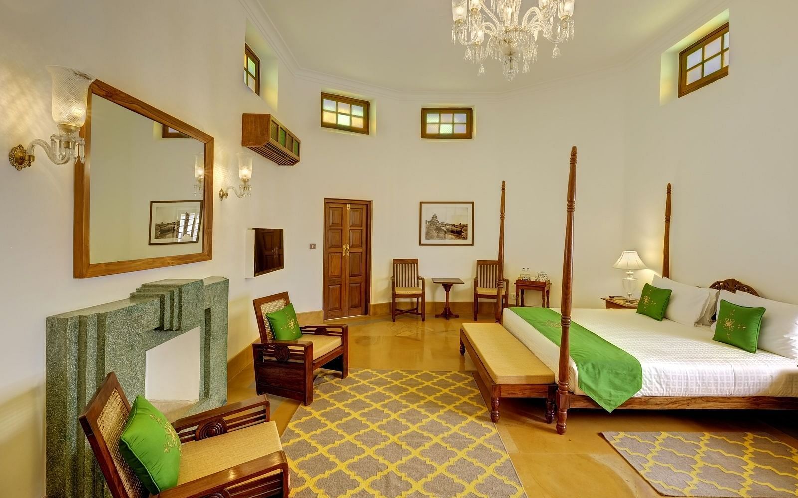 Heritage Suite with a double bed and a seating area at Saraca Hotel, Lucknow