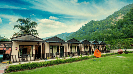 Lush garden views in front of the accommodations at DLS MJ River Resort, Rishikesh.