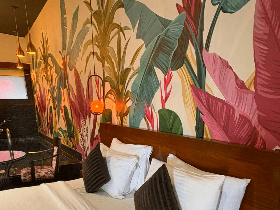 Skyline by Miraya, King Room, King bed against the tropical mural
