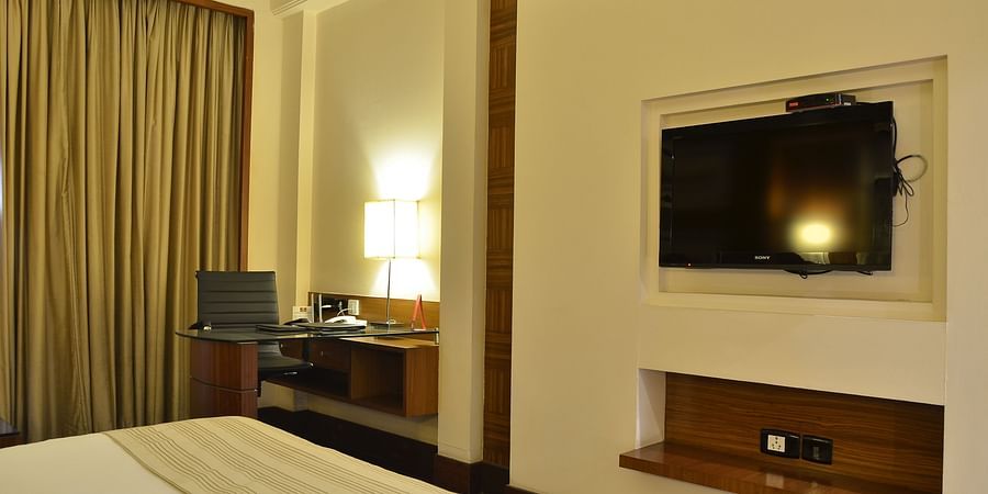 Premium Rooms at The Bristol Hotel Gurgaon, Rooms Near Sikanderpur Metro Station 9999