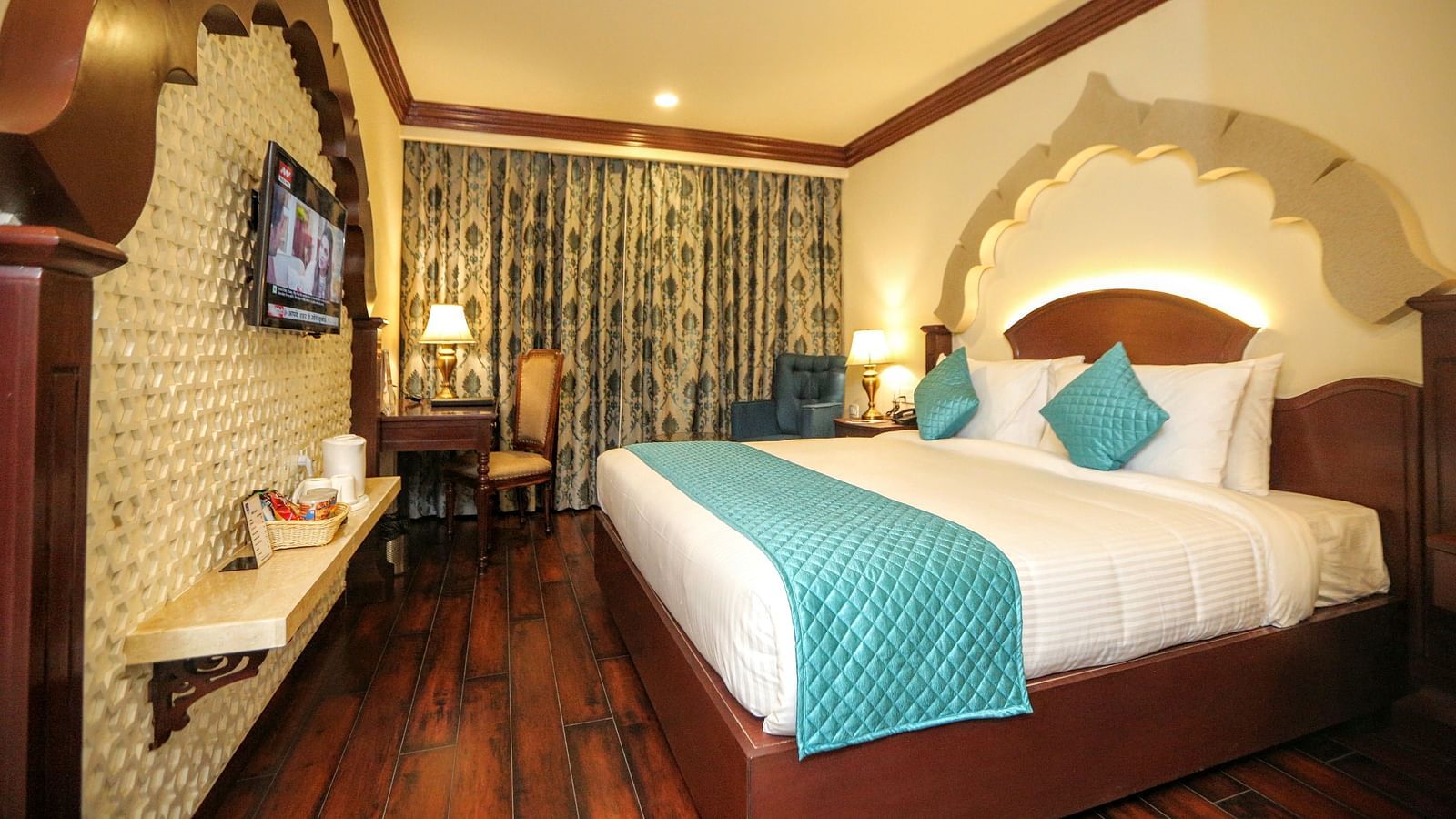 deluxe room at comfort inn sapphire, jaipur