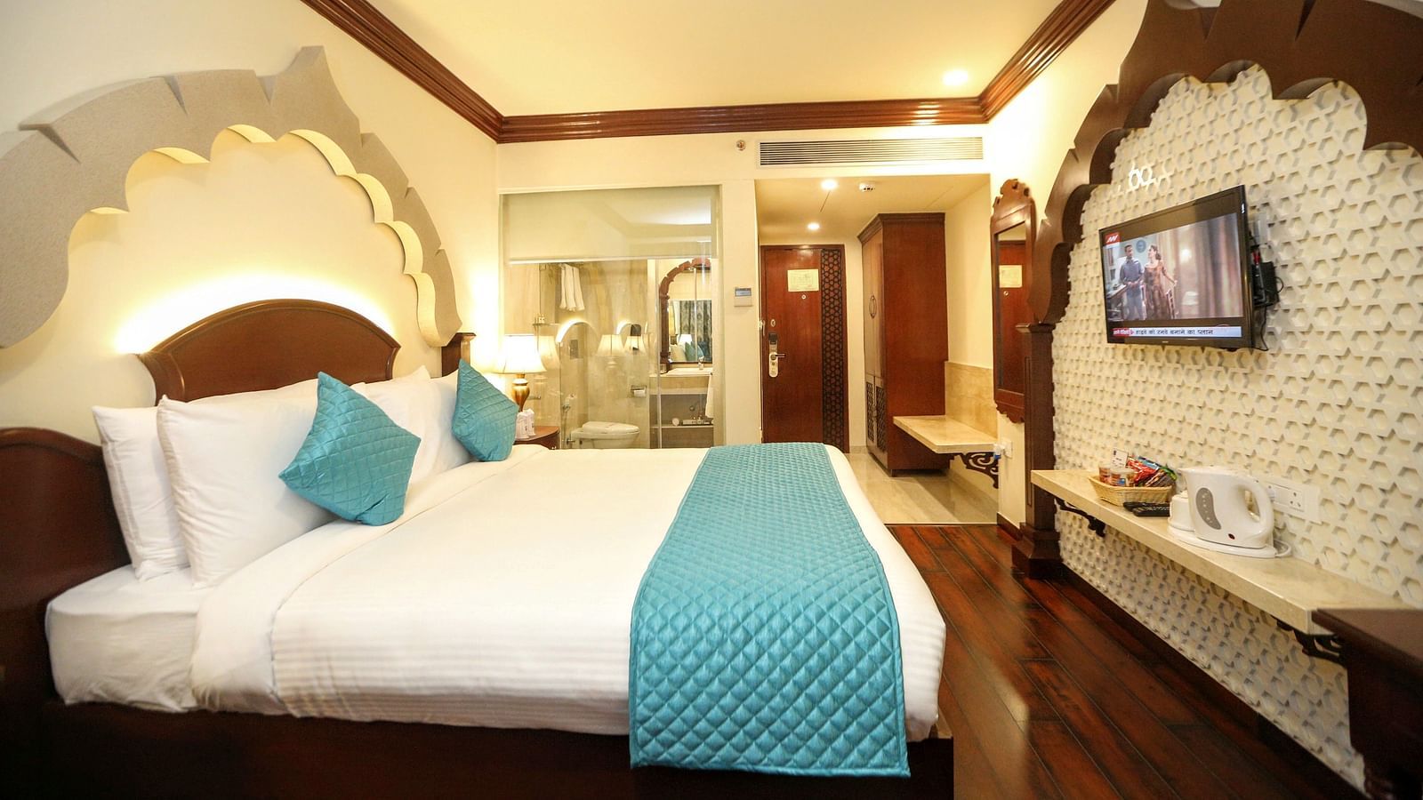 deluxe room at comfort inn sapphire, jaipur