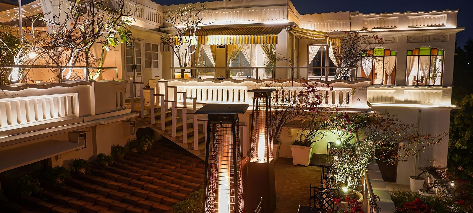 Exterior of well-lit Saraca Bar at Saraca Hotel, Lucknow at night