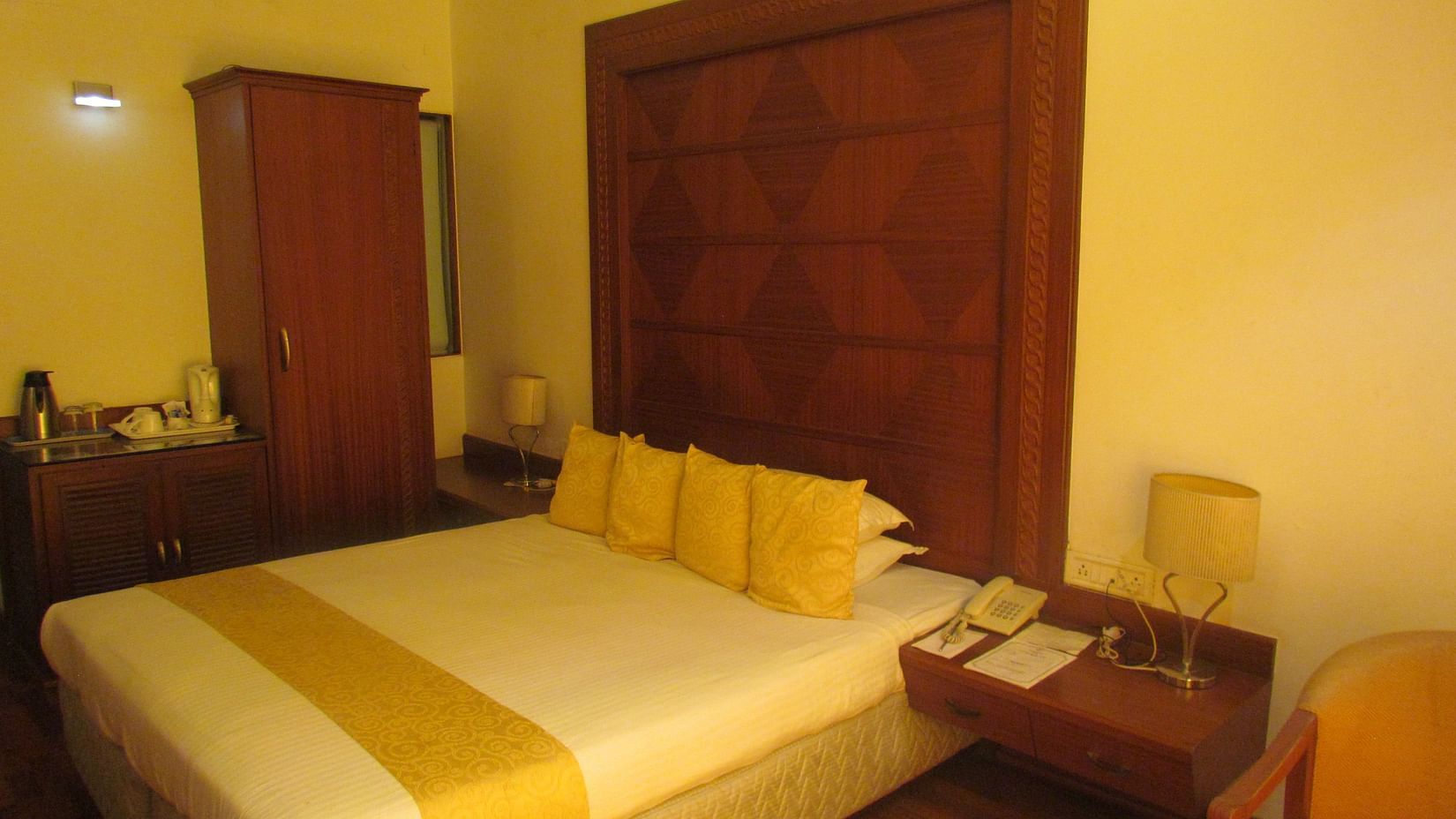 Deluxe Rooms Hotel Kohinoor Park Prabhadevi Mumbai 14