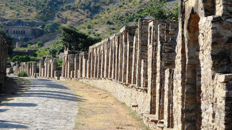 Bhangarh Fort - The ruined bazaar & shops