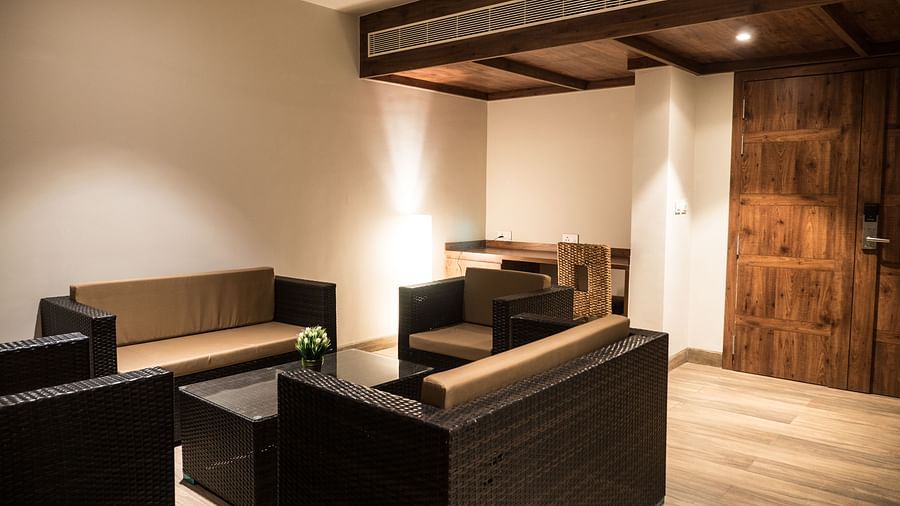 living area of King Suite Room at Cholaa Dynasty, Kumbakonam
