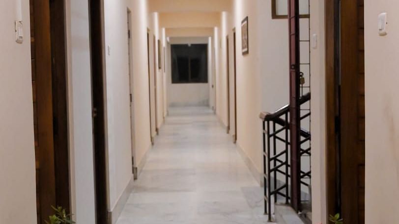 An image of the corridor after the entrance to Sumitel Chiminda, Pelling with rooms on either side