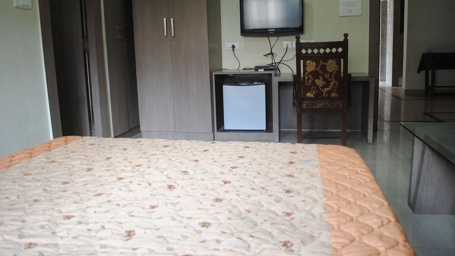 Hotel Swagath, Hazra Road, Kolkata Kolkata Deluxe Room Hotel Swagath Kolkata 3