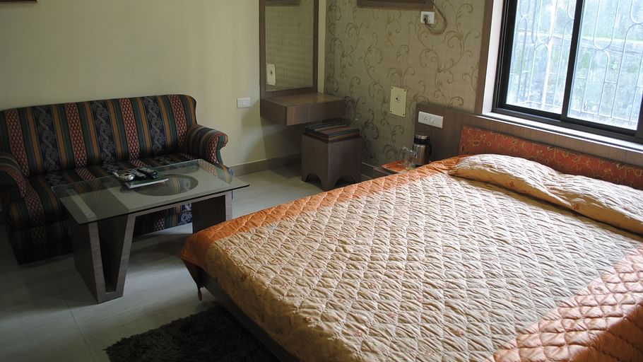Hotel Swagath, Hazra Road, Kolkata Kolkata Deluxe Room Hotel Swagath Kolkata 4