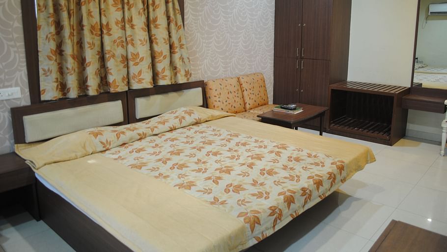 Hotel Swagath, Hazra Road, Kolkata Kolkata Deluxe Room Hotel Swagath Kolkata 8
