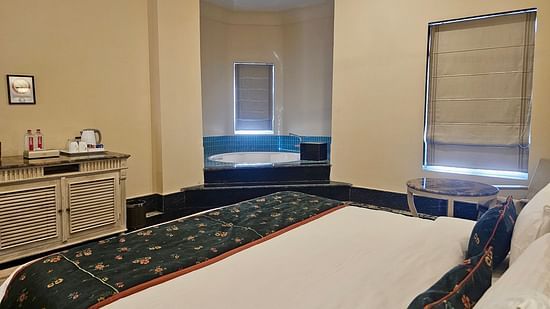 Luxury Rooms at Hotel Umaid Palace, Dausa 4