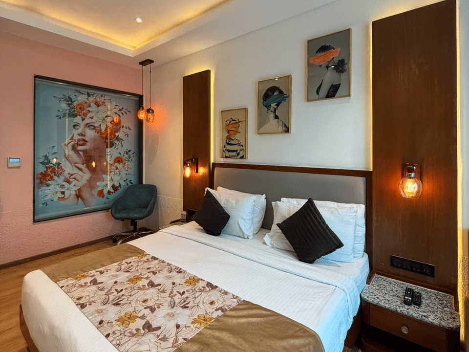 Skyline by Miraya, Deluxe Room, Bed with lounge seating and artwork