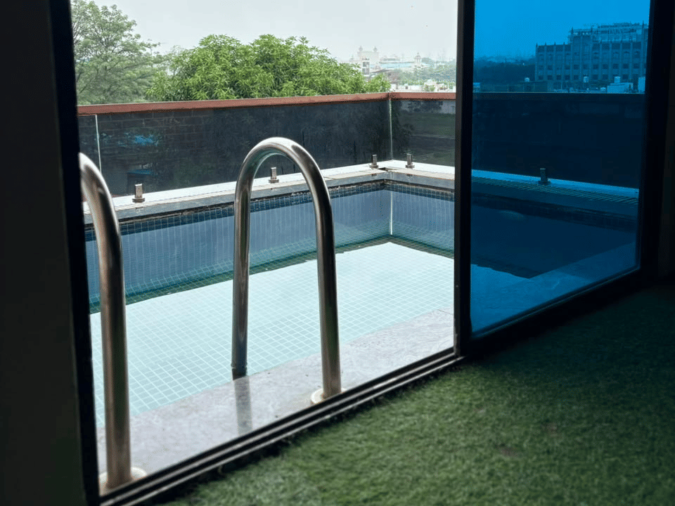 Skyline by Miraya, Emperor Suite, Balcony doors opening to the pool deck