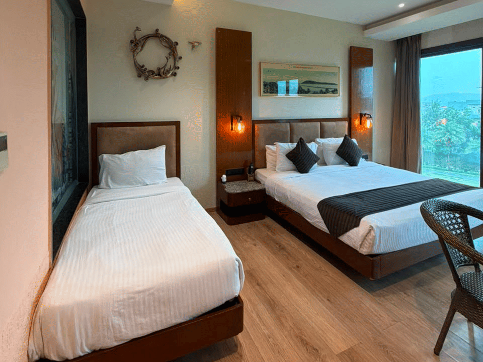 Family Room, Single bed alongside the king bed