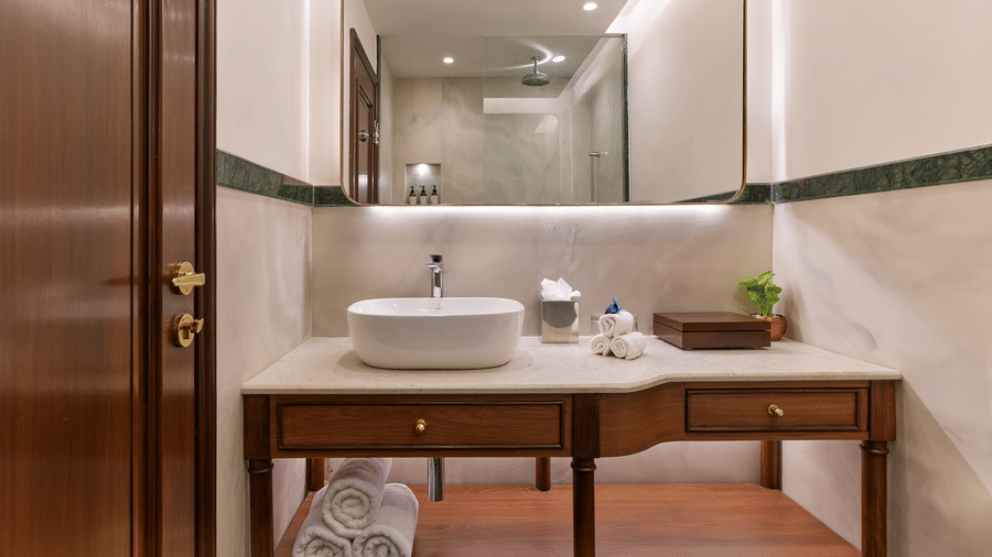 Priemier Room Washroom With Mirror