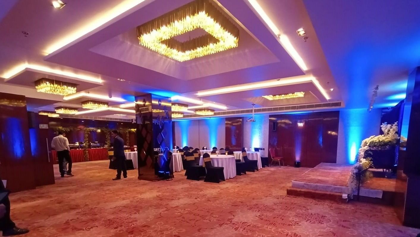 Terminal 02 Hall at Wonder Country Club and Resort, Kharagpur featuring a spacious space with elegant ceiling lights