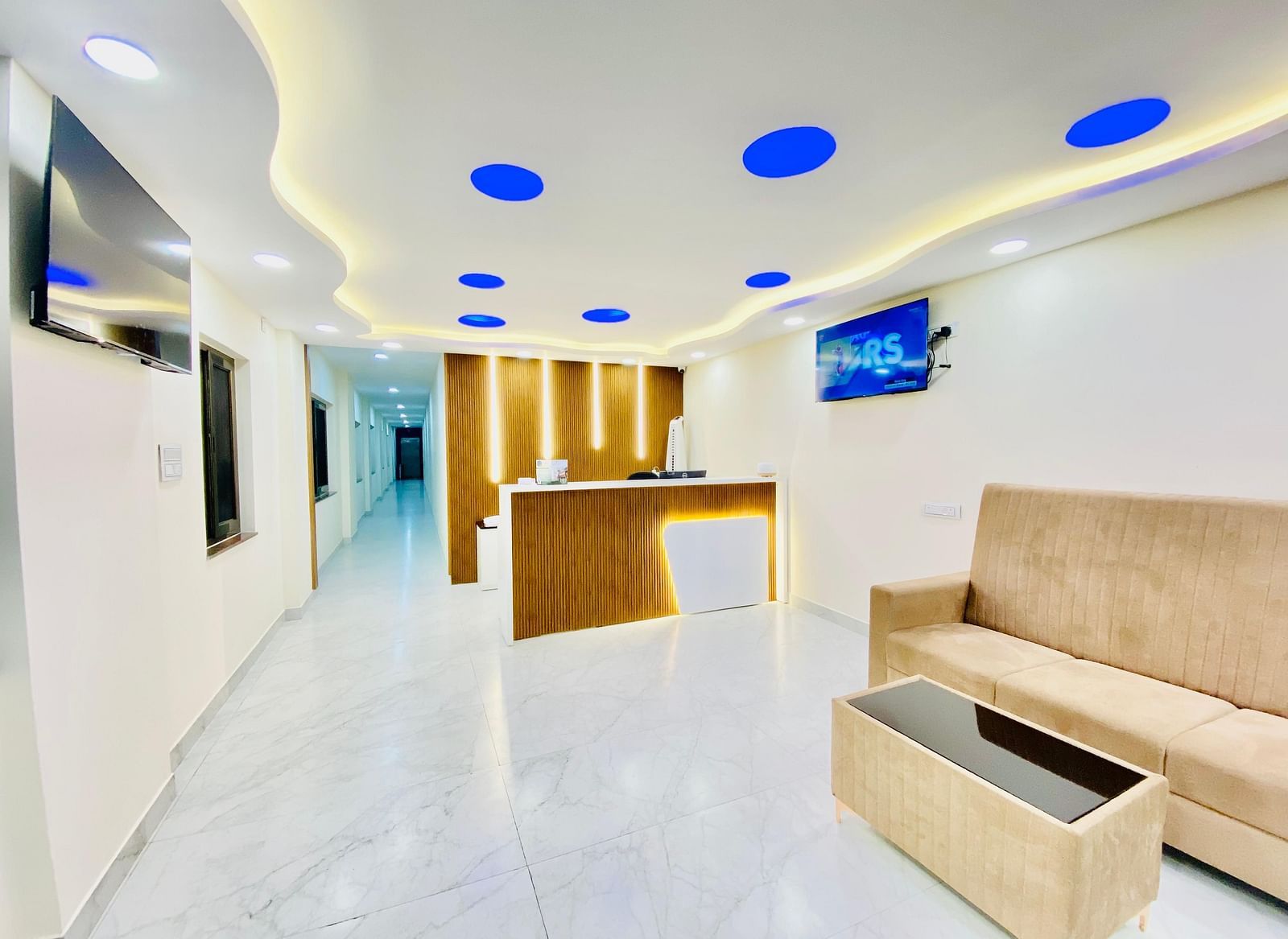 Contemporary lobby area featuring modern lighting and minimalist seating at Hotel Sahara Tree.
