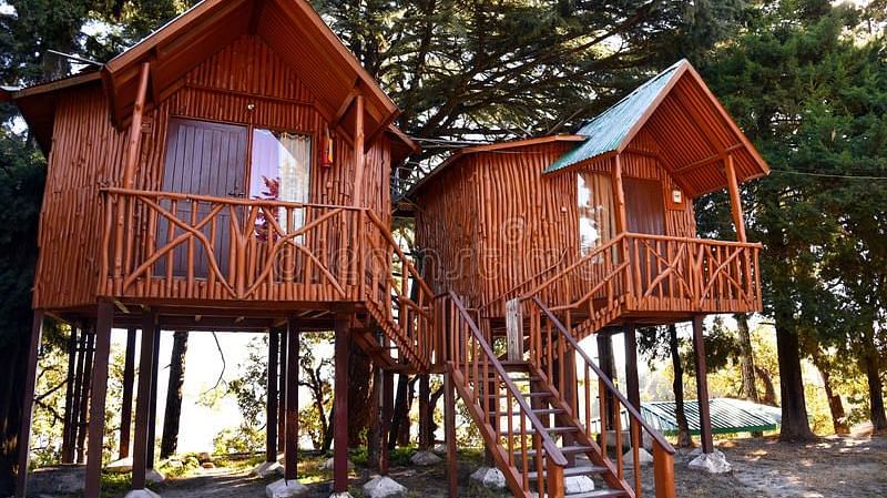 winter-wooden-cottages-holiday-hill-station-50203139