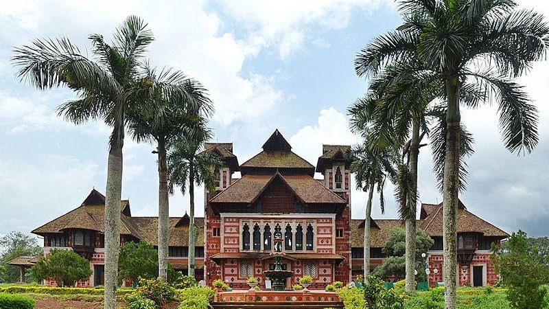 Facade image of Napier Museum with coconut trees in front of it