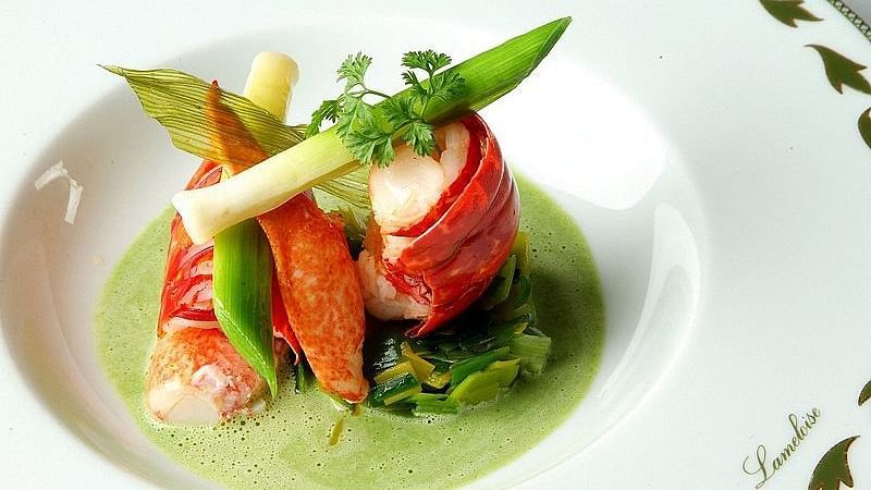 800px-Jacques Lameloise  escabèche d écrevisses sur gaspacho d asperge et cresson