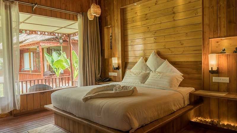 Airy room with comfortable bed at Coral Reef Hotel & Resort